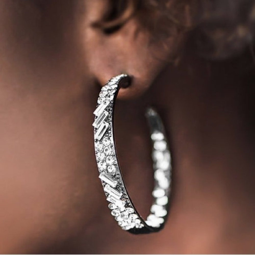 Paparazzi ♥ GLITZY By Association - Silver Gunmetal ♥ Earrings